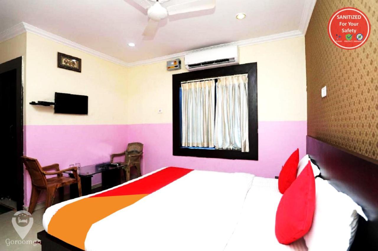 Goroomgo Sai Sandpiper ! গোরুমগো সাই স্যান্ডপাইপার! পুরী Near-sea-sight-beach-and-temple-spacious-room With-wifi-restaurant-and-parking-facilities-prime-location-best In