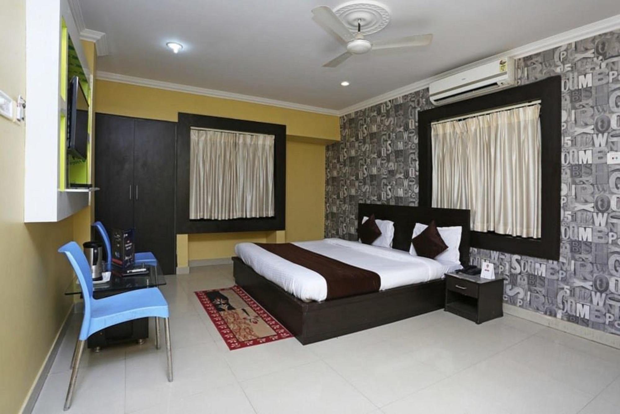 Goroomgo Sai Sandpiper ! গোরুমগো সাই স্যান্ডপাইপার! পুরী Near-sea-sight-beach-and-temple-spacious-room With-wifi-restaurant-and-parking-facilities-prime-location-best In Puri