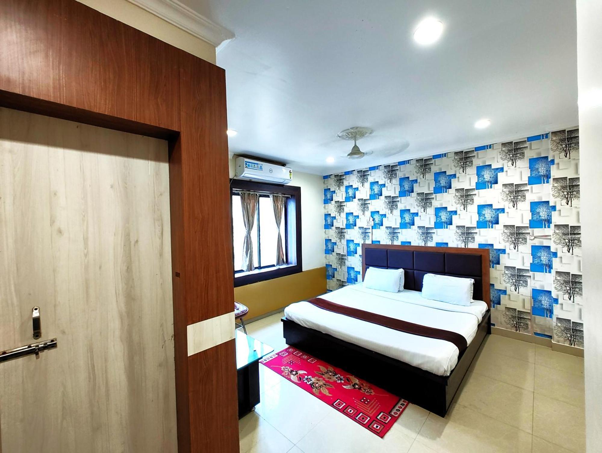 Goroomgo Sai Sandpiper ! গোরুমগো সাই স্যান্ডপাইপার! পুরী Near-sea-sight-beach-and-temple-spacious-room With-wifi-restaurant-and-parking-facilities-prime-location-best In Puri