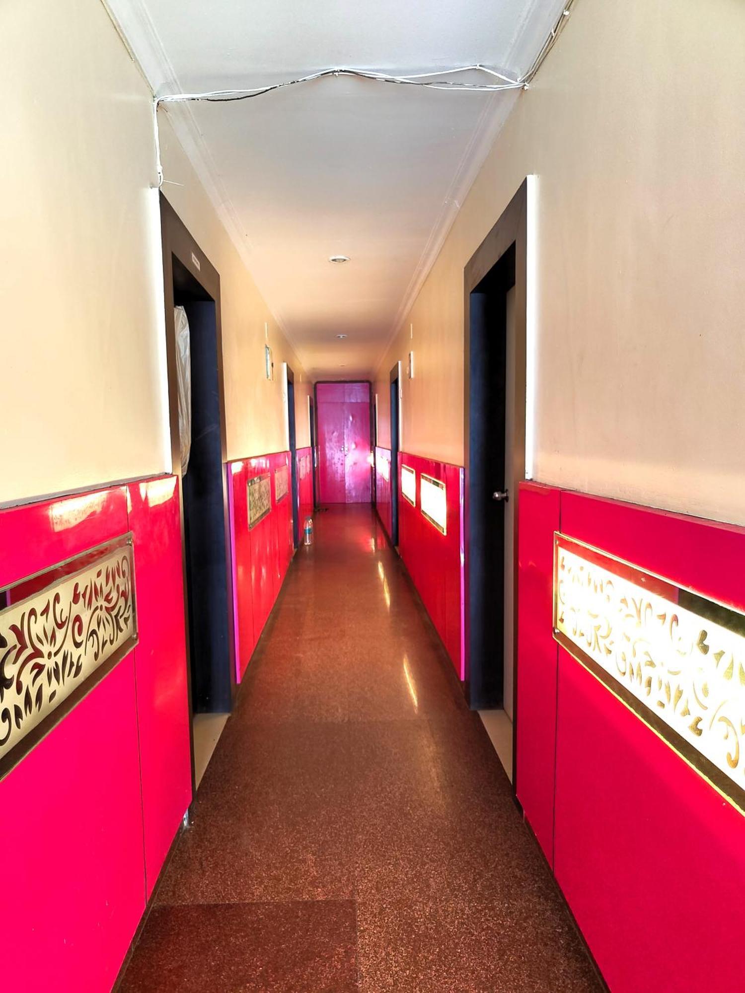 Hotel Goroomgo Sai Sandpiper ! গোরুমগো সাই স্যান্ডপাইপার! পুরী Near-sea-sight-beach-and-temple-spacious-room With-wifi-restaurant-and-parking-facilities-prime-location-best In