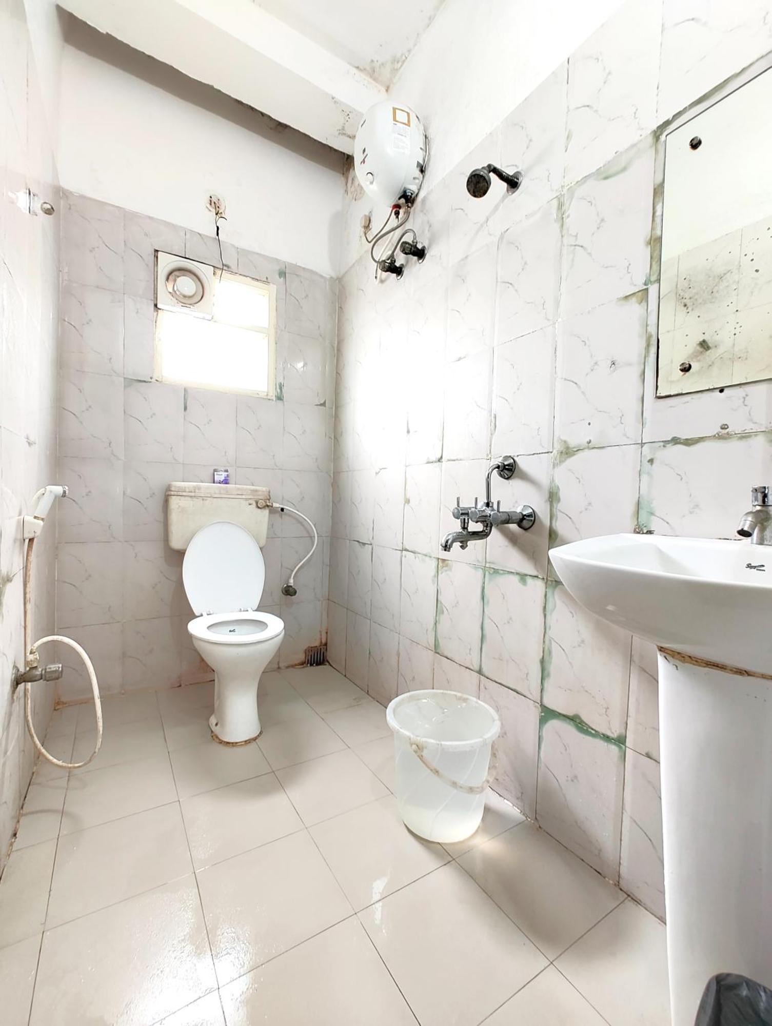 Goroomgo Sai Sandpiper ! গোরুমগো সাই স্যান্ডপাইপার! পুরী Near-sea-sight-beach-and-temple-spacious-room With-wifi-restaurant-and-parking-facilities-prime-location-best In Hotel 3*