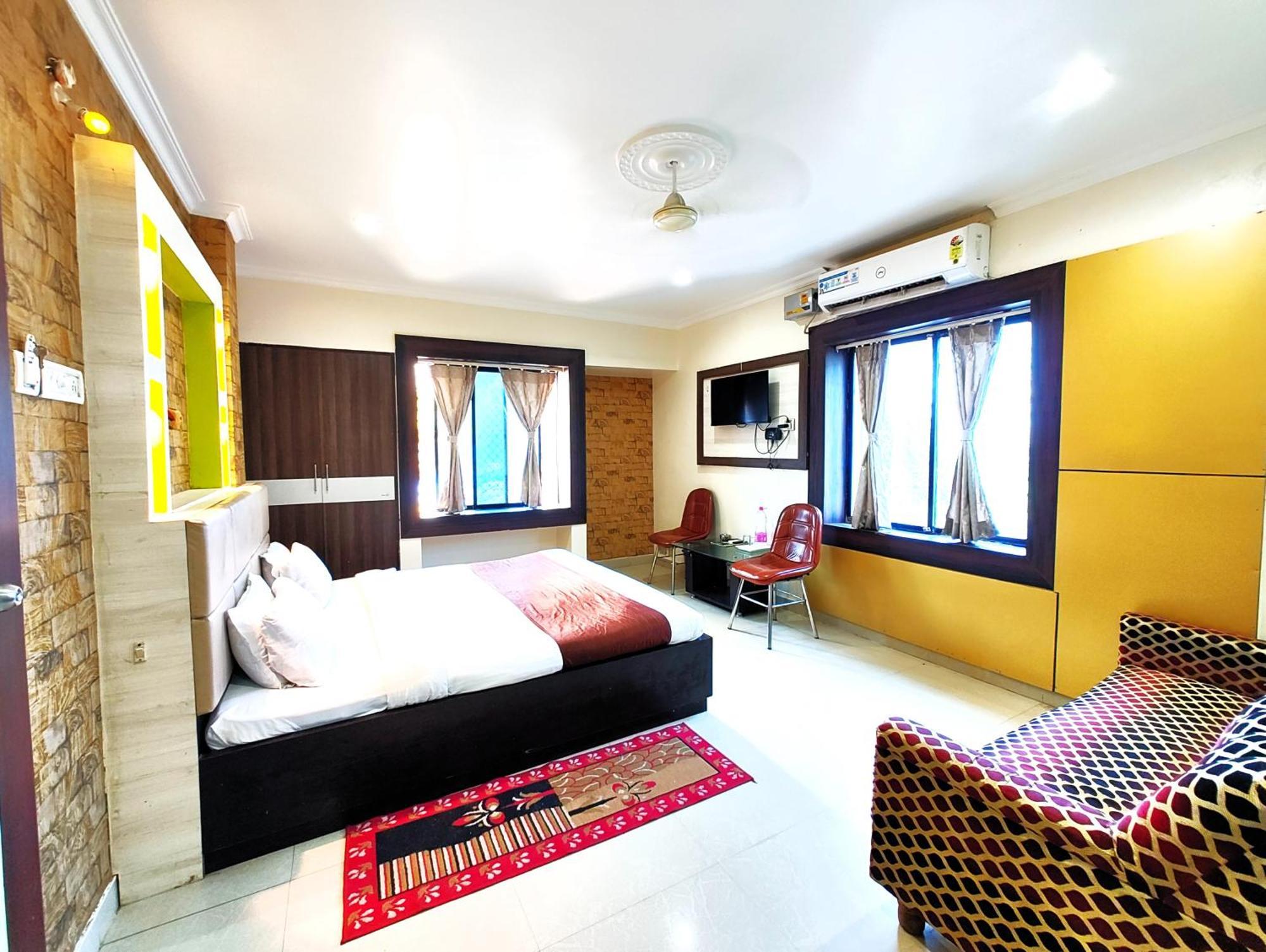 Goroomgo Sai Sandpiper ! গোরুমগো সাই স্যান্ডপাইপার! পুরী Near-sea-sight-beach-and-temple-spacious-room With-wifi-restaurant-and-parking-facilities-prime-location-best In